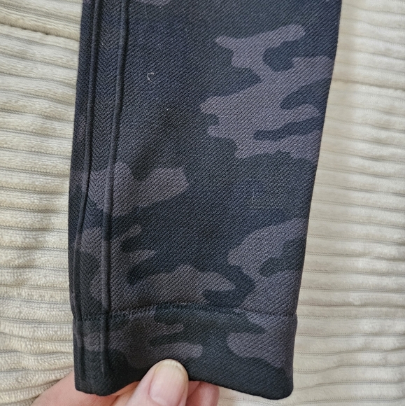SPANX Women's Camouflage Black/Gray Leggings Size S - Picture 2 of 6